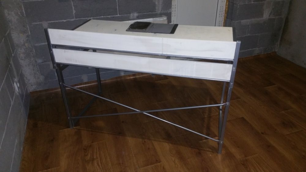 Продам стол, быстроразборной, легкий, компьютерный, пультовой.