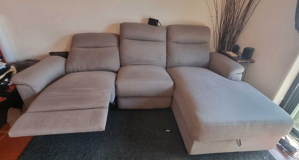 Sofá com Chaise Longue e Relex automático