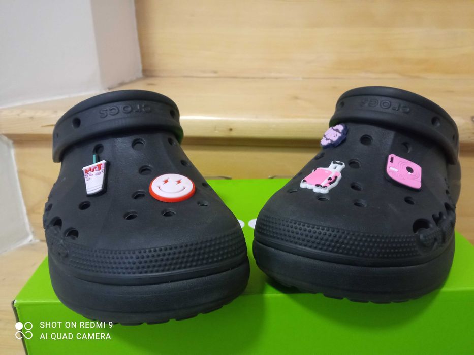 Crocs Baya czarne na platformie r.37 z przypinkami