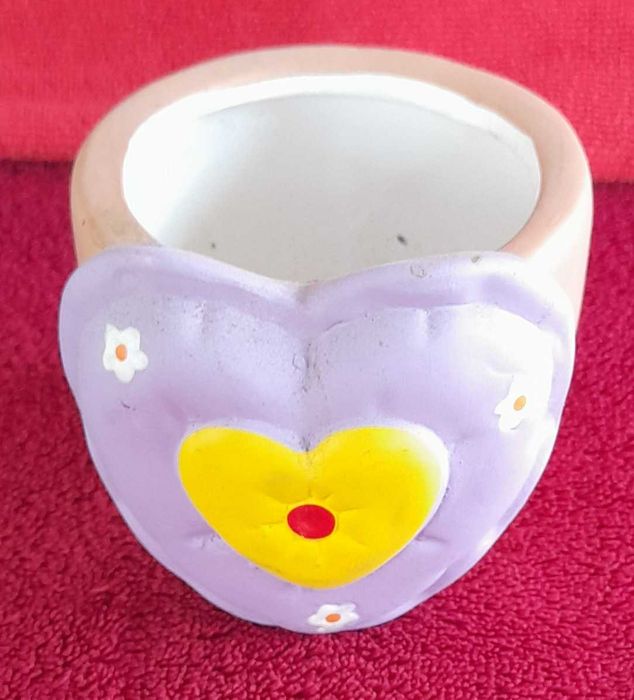 Ceramiczna doniczka z serduszkiem