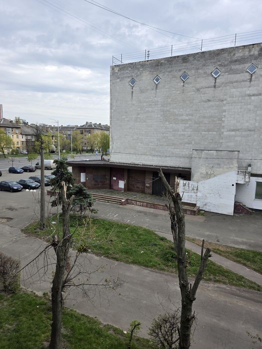 Продаж двокімнатної квартири, пр-т Леоніда Каденюка 9
