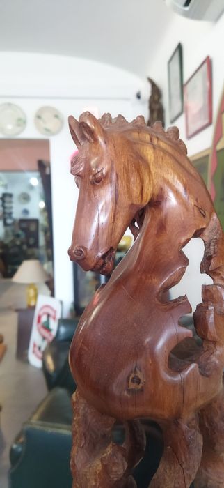 Escultura madeira exótica, cavalo