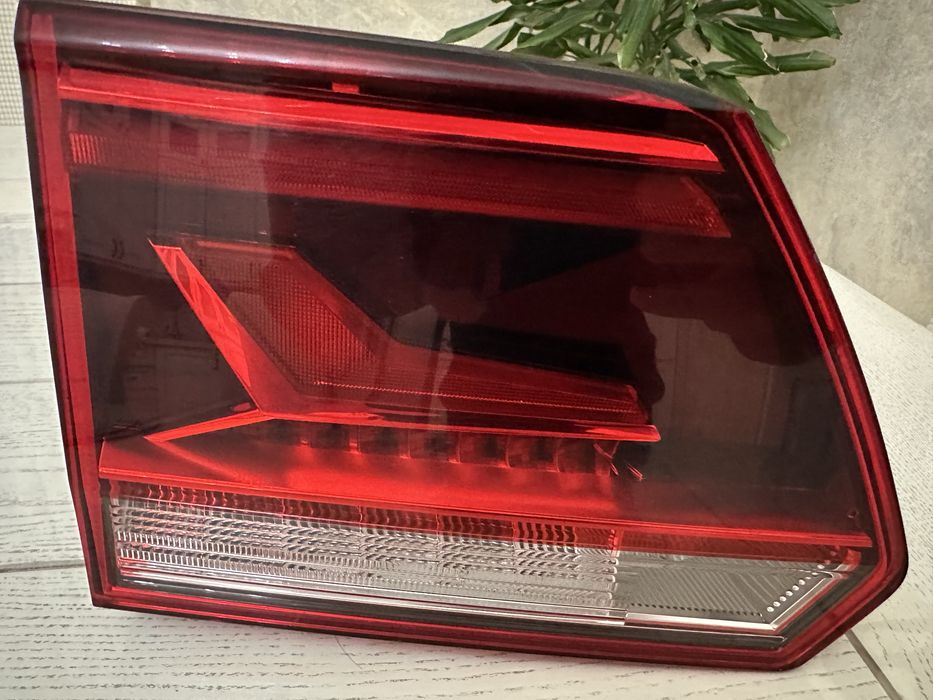 Продам задний стоп в крышку багажника vw Atlas 2021г