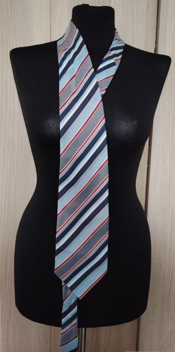 Błękitny krawat kolorowe pasy vintage y2k