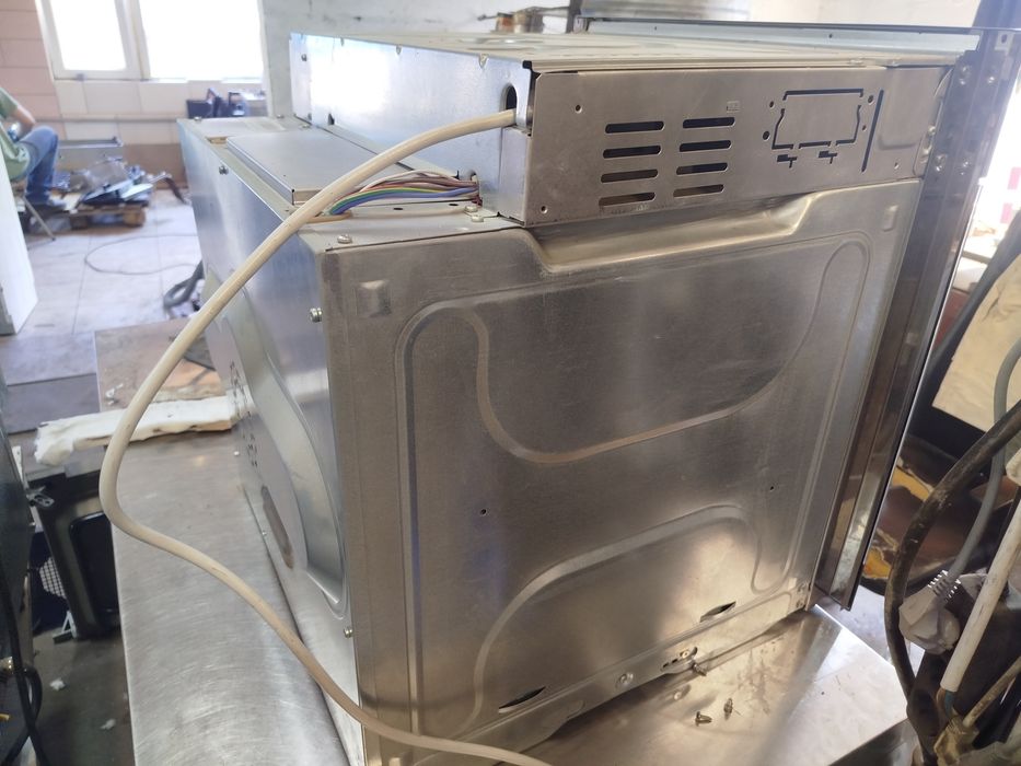 Духова шафа Miele H4710B.