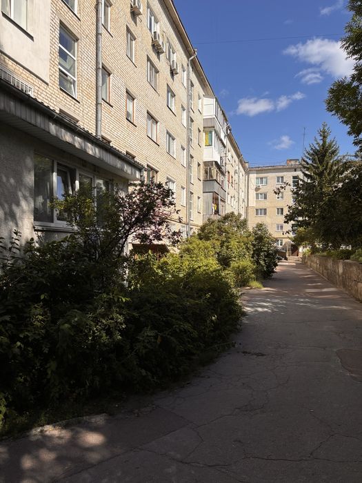 Продам 3-х кімнатну квартиру
