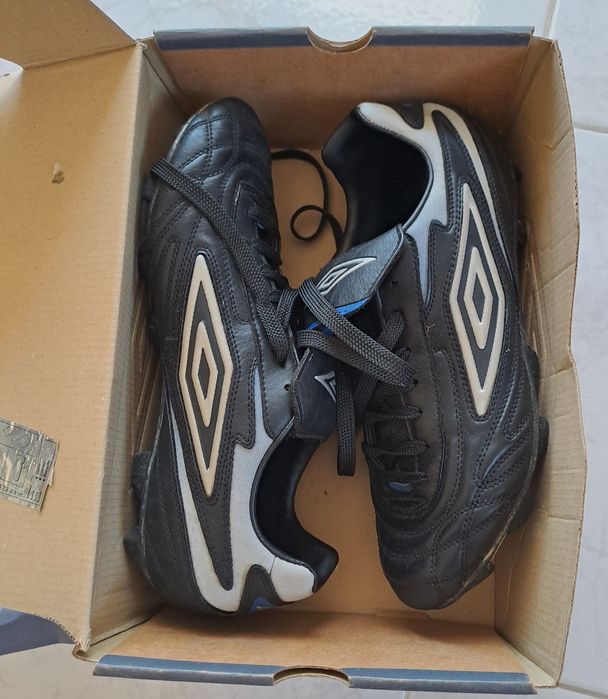 Futebol - Chuteiras Umbro  Adulto