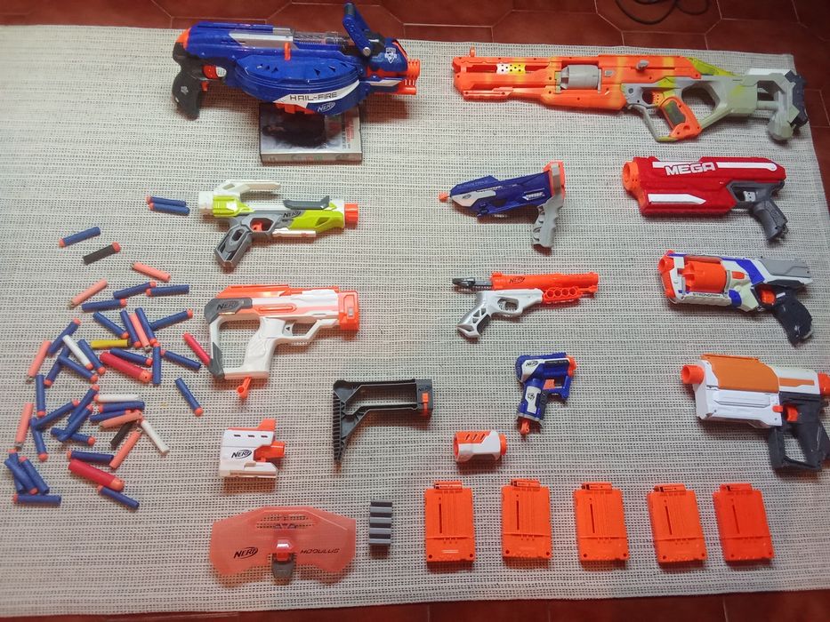 Vários brinquedos Nerf