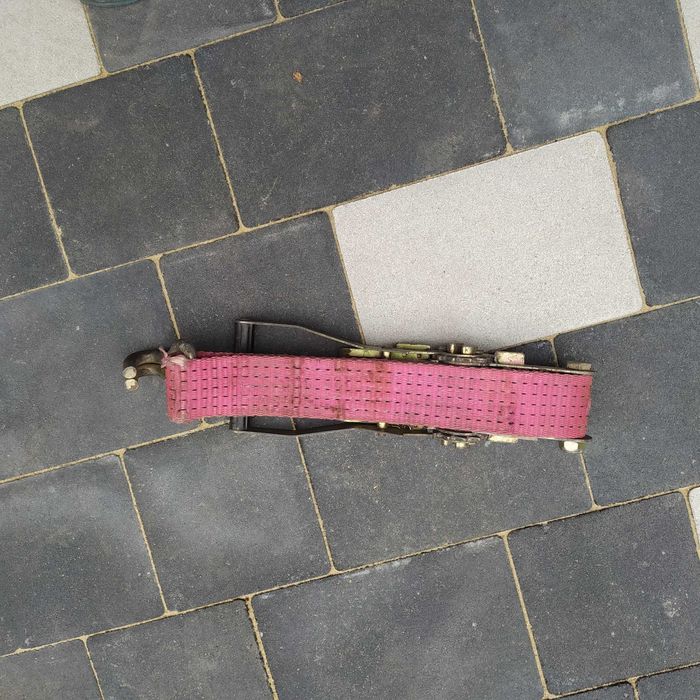 Стяжний ремінь для вантажу