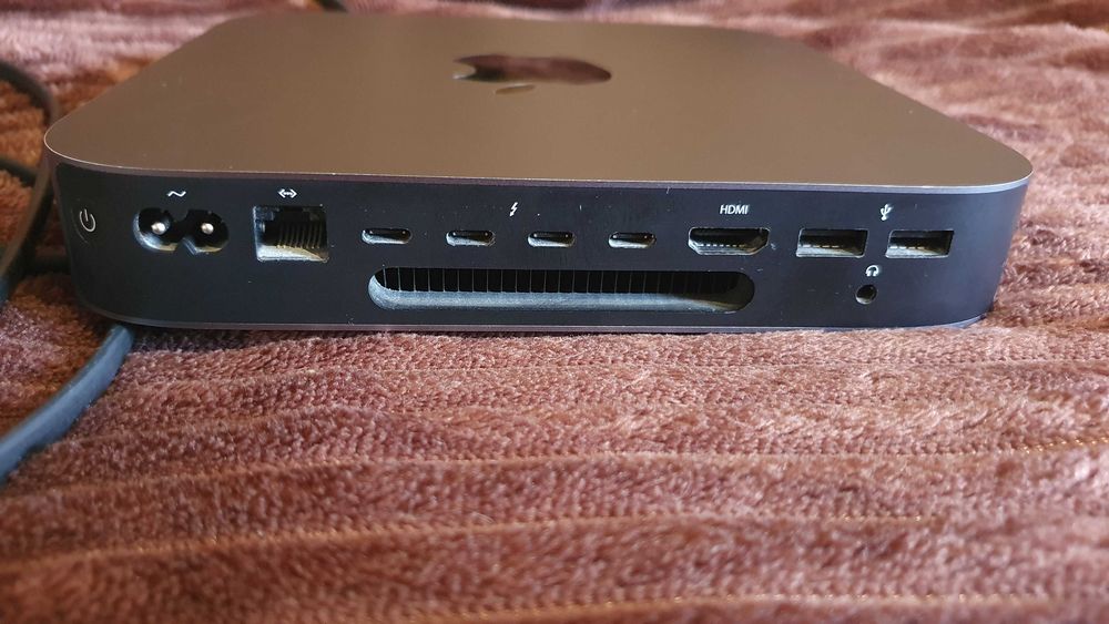 Mac mini (3.0Ghz 6-core Intel Core i5 256GB SSD storage)16GB RAM