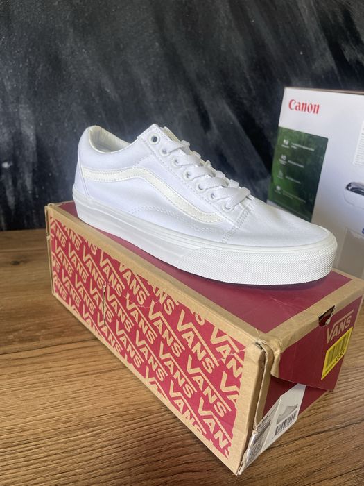 Продам нові оригінальні кеди Vans