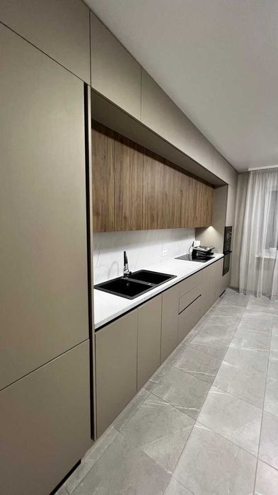 Без%  Продам простору 4х кім кв 125, 5м2  по вул. Вишняківська 13.