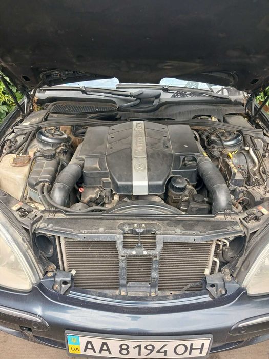 власний автомобіль Мерседес