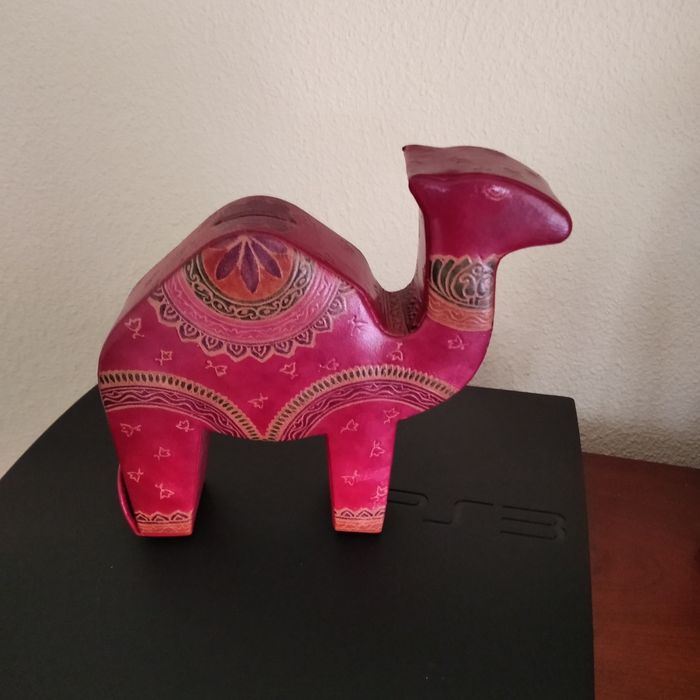 Tupperware/mealheiro em pele