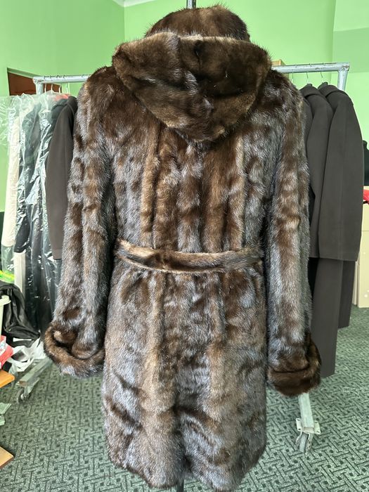Продам шубу норковую с капюшоном и шапкой в комплекте
