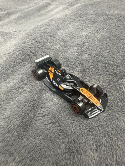 Коллекция игрушечных машинок Hotweels Formula 1