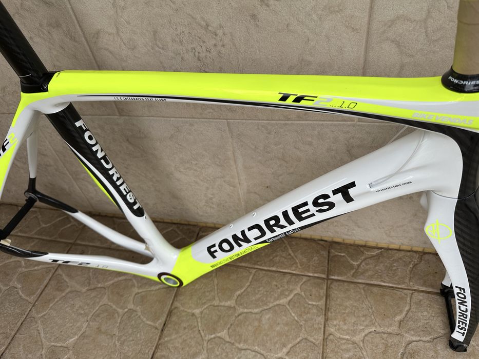 Bicicleta - Quadro Fondriest em carbono - Novo