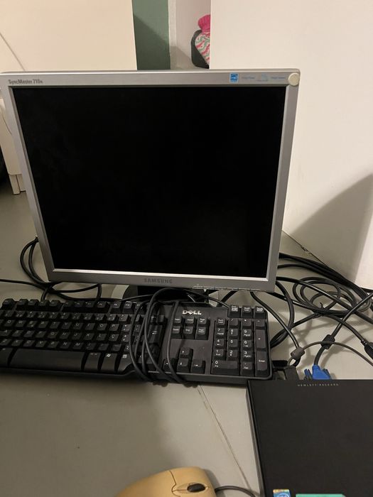 Conjunto de monitor+teclado+rato vintege
