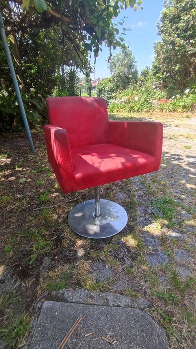 Cadeira giratória em veludo