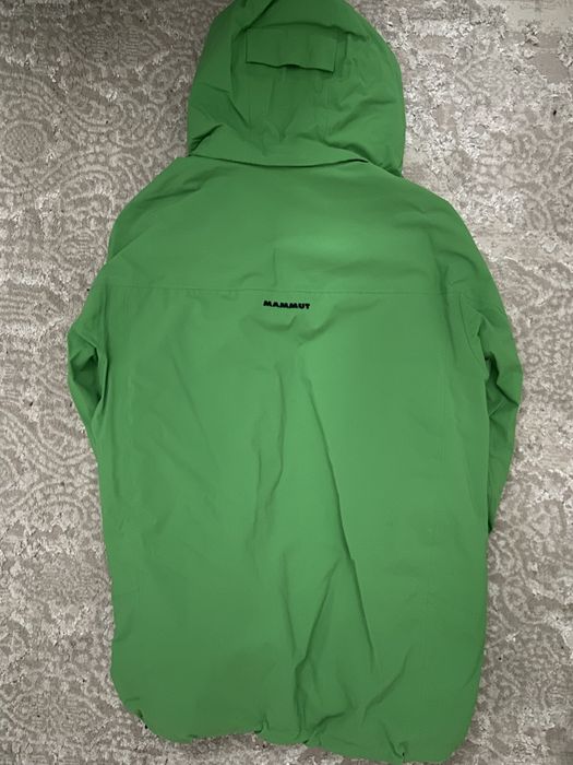 Чудова куртка mammut