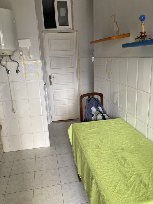 Alugar quarto no cacem perto de estacão
