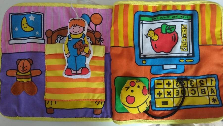 Livro em tecido sobre a Casa - com Bonecos Para Crianças