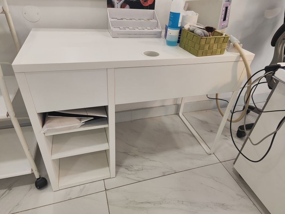 Secretaria ou mesa manicure