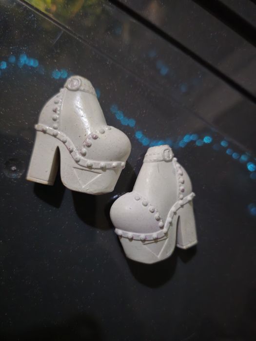 аксесуари та взуття monster high, barbie, bratz