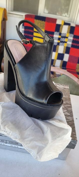 Sandálias como novas