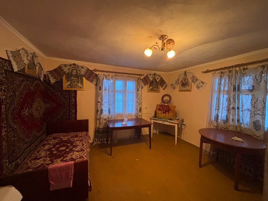 Будинок в селі.