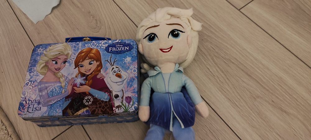 Hasbro,zamek elza, kraina lodu domek, zamek Elsa, lalki elza i Anna.