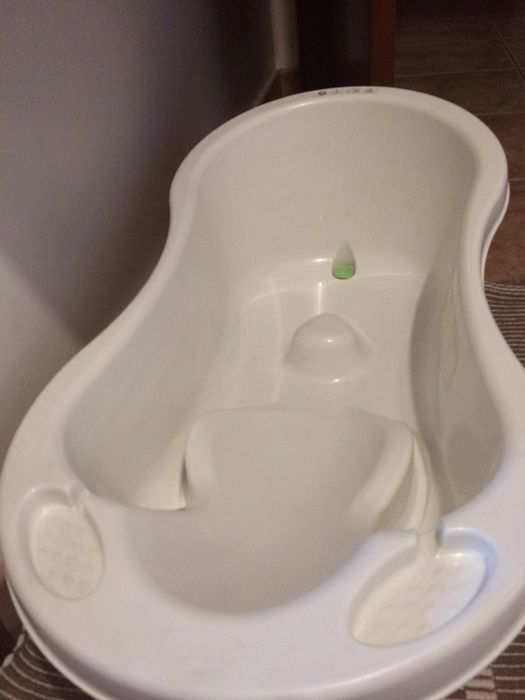 Banheira chico com suporte interior para recem-nascido