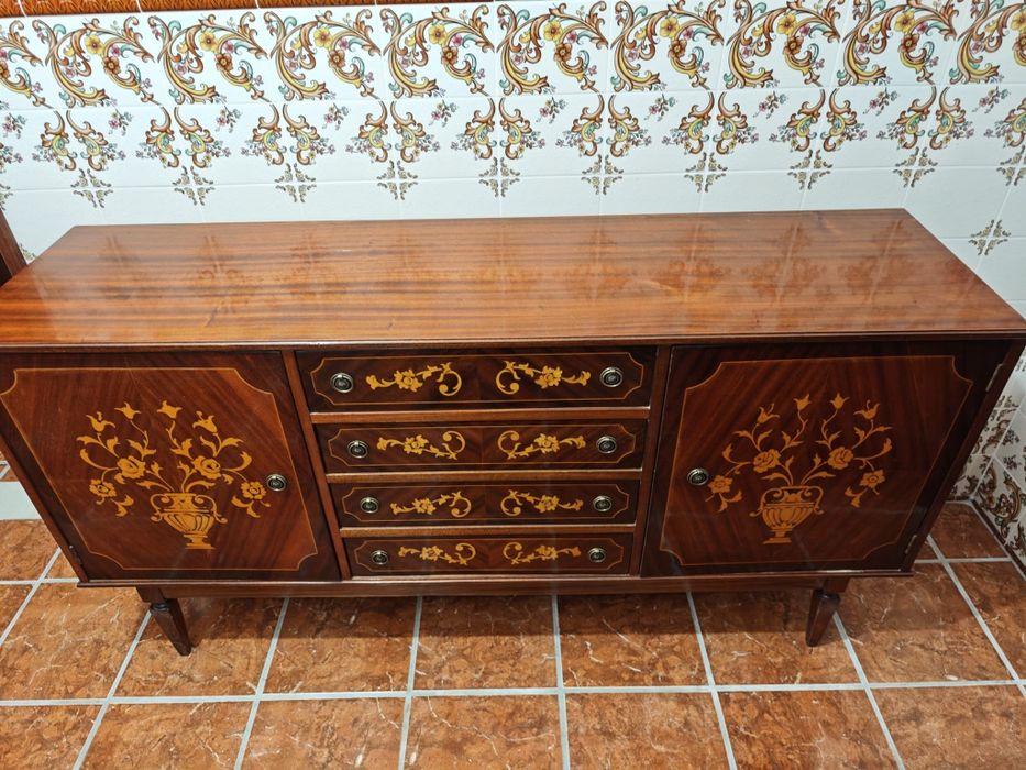 Aparador estilo D. Maria