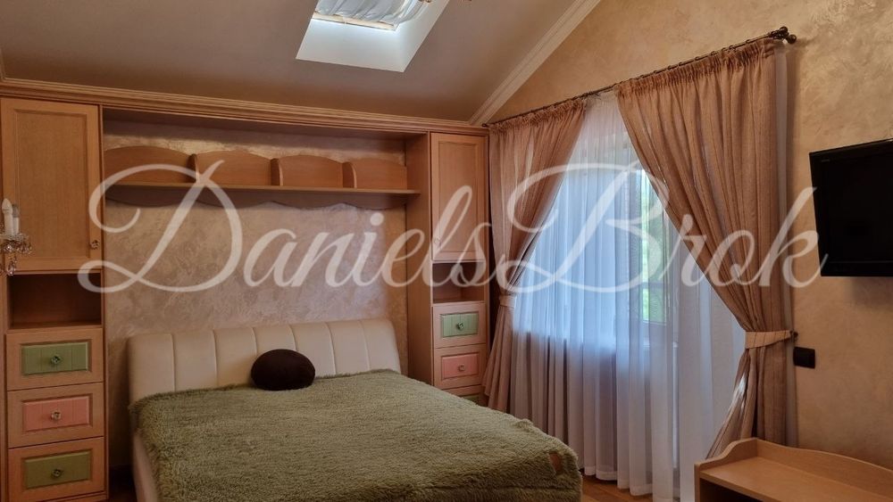 Конча Заспа Козин будинок на березі Дніпра