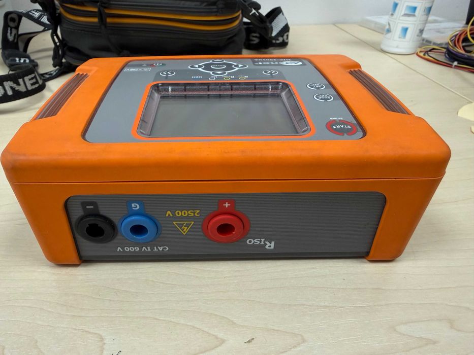 Вимірювач параметрів електроізоляції Sonel MIC-2501UA