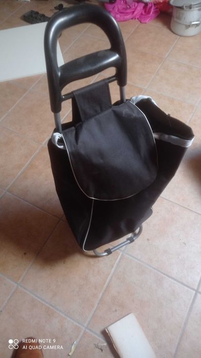 Mala com rodas para fazer compras