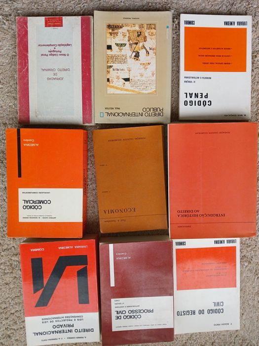 Lote de livros de direito