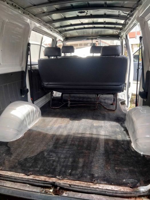 Toyota Hiace 2.5 - 6 lugares