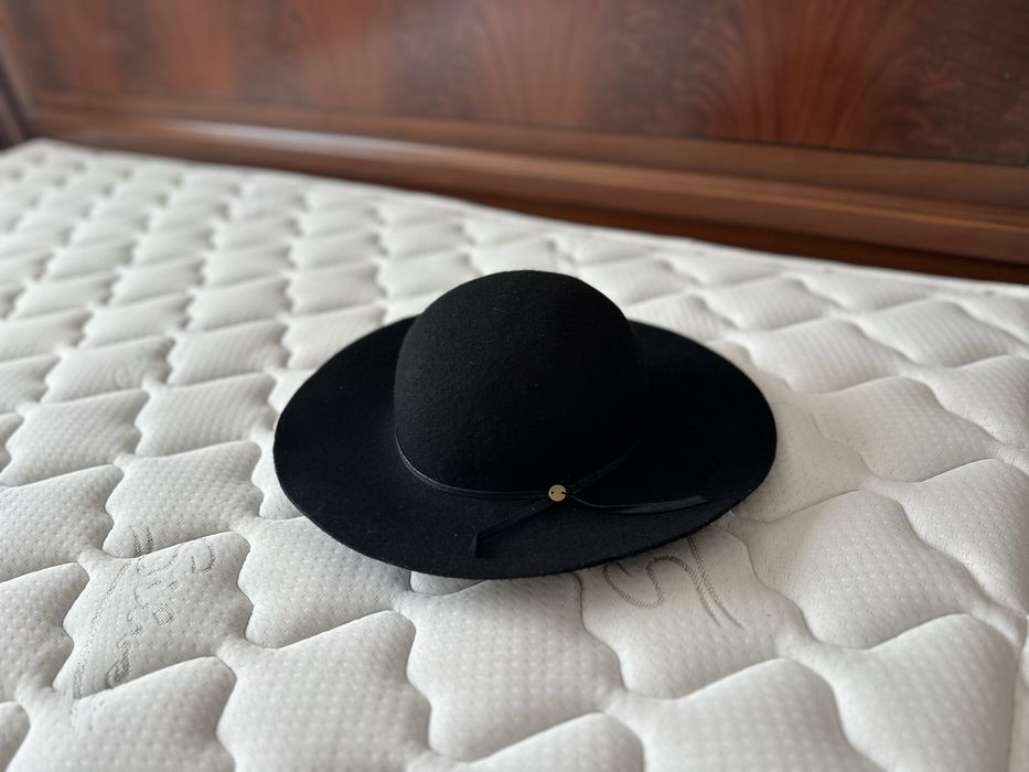 Шляпка,фетровий капелюх з широкими полями
