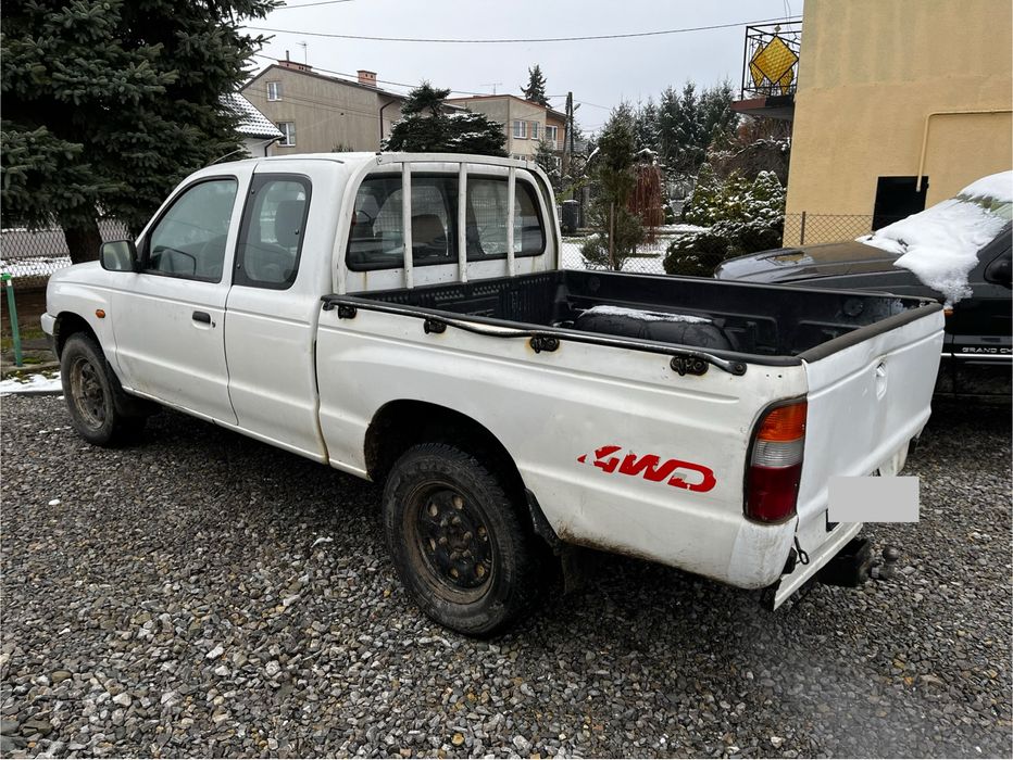 Mazda B2500 2.5d 4x4 2000r, z Włoch