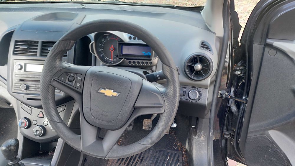 бампер двері  кришка  фонар кпп четверть chevrolet aveo t300 розбірка