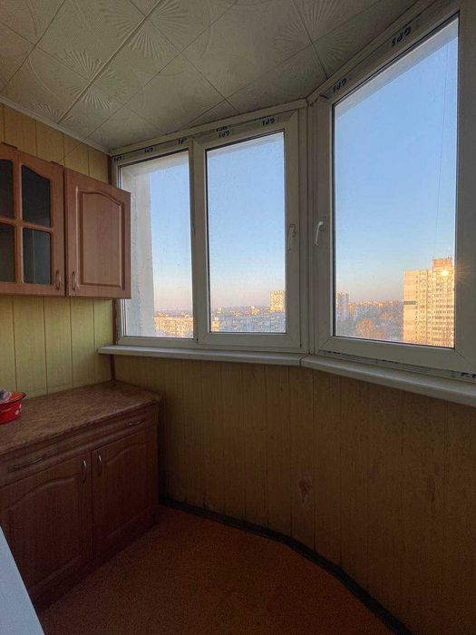 Здам велику 1 кім. квартиру на Кн. Володимира Великого/Марсельській!