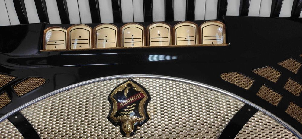 Acordeon Hohner Lucia III P, 3ª voz oitavado, afinaçao seca.