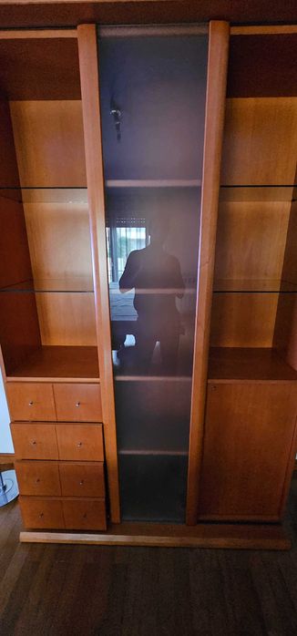 Cristaleira cerejeira maciça moderna