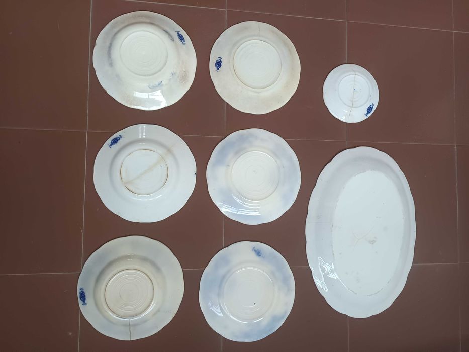 Grande travessa e pratos de loiça de Sacavém Togo(sec XIX), desde 10€