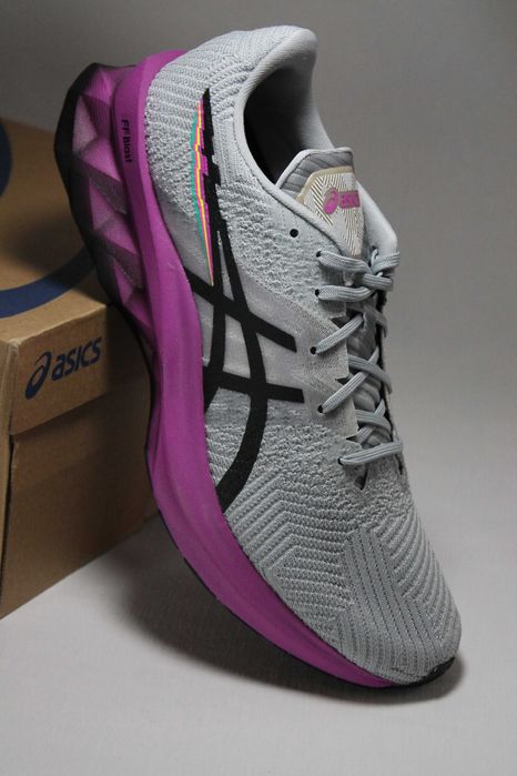 Розмір 41-41,5 Кросівки ASICS Novablast Piedmont Grey/Black оригінал
