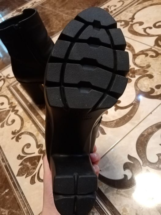 Шкіряні зимові, чоботи.