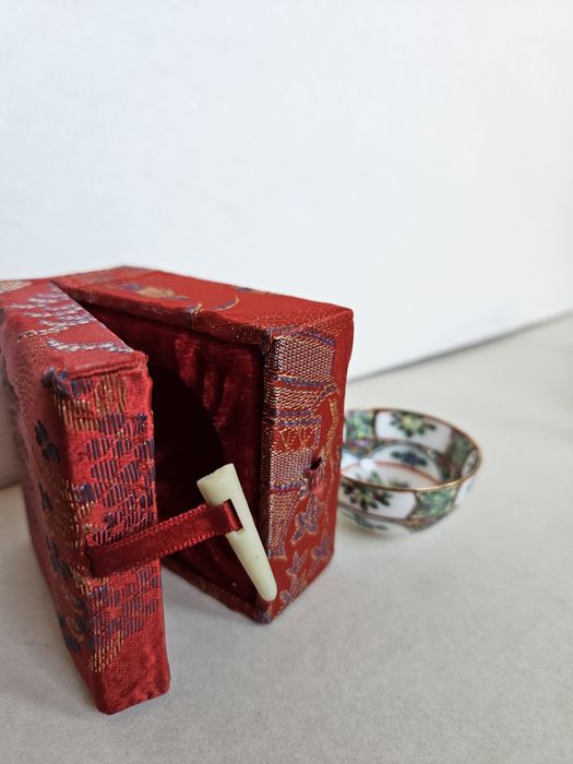 Tacinha Decorativa Chinesa com Caixa