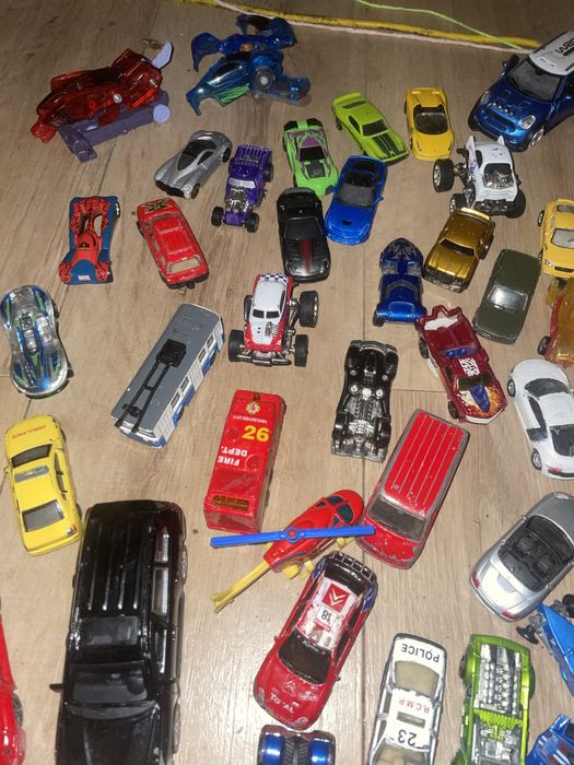 Металеві машинки