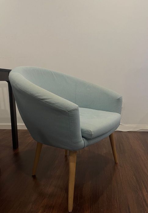 Poltrona Ikea, capa feita de algodão com textura e um toque suave.